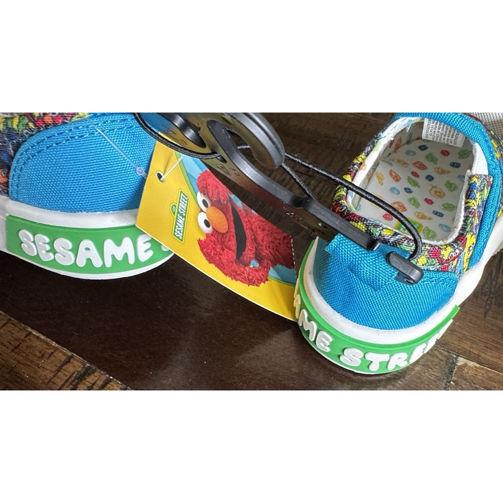 Toddler/ Baby Sesame Street Print Slip On Shoes Size 3 NEW - Picture 2 of 4